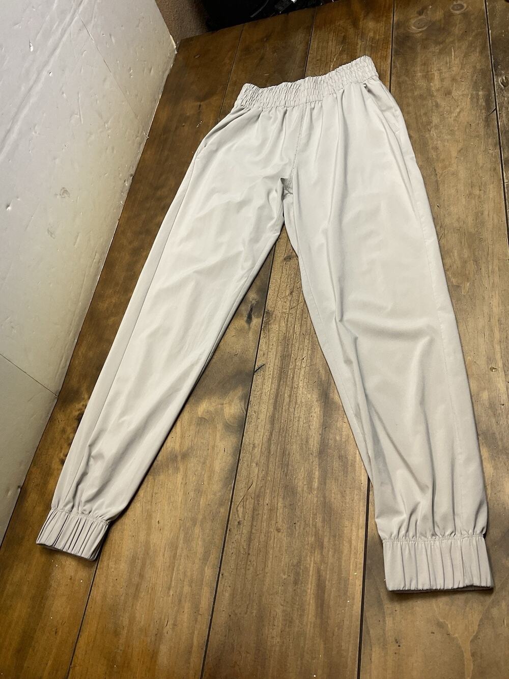 Vuori Villa Joggers Women's Size XXS Beige Lightweight Athleisure VW493